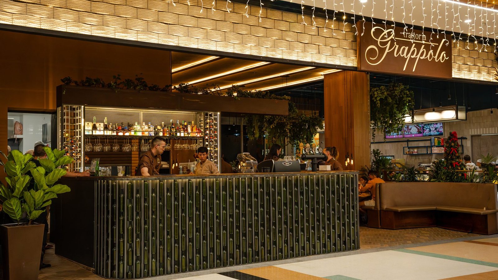 Barra de Trattoria Grappolo San Nicolás junto a la ventana, en Rionegro, cerca del aeropuerto José María Córdova